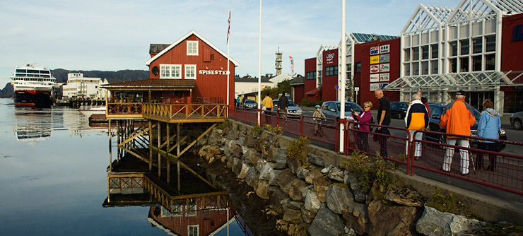 Brønnøysund er en koselig kystby og for mange et startpunkt til å utforske Helgelandskysten. / Photo: Erlend Haarberg